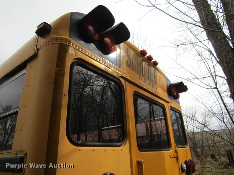 image for item DF3892 2000 International 3000 AmTran school bus