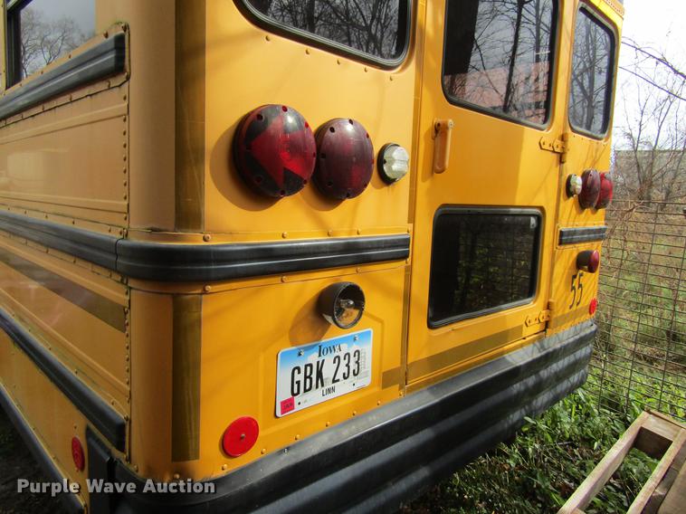 image for item DF3892 2000 International 3000 AmTran school bus