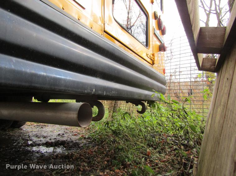 image for item DF3892 2000 International 3000 AmTran school bus