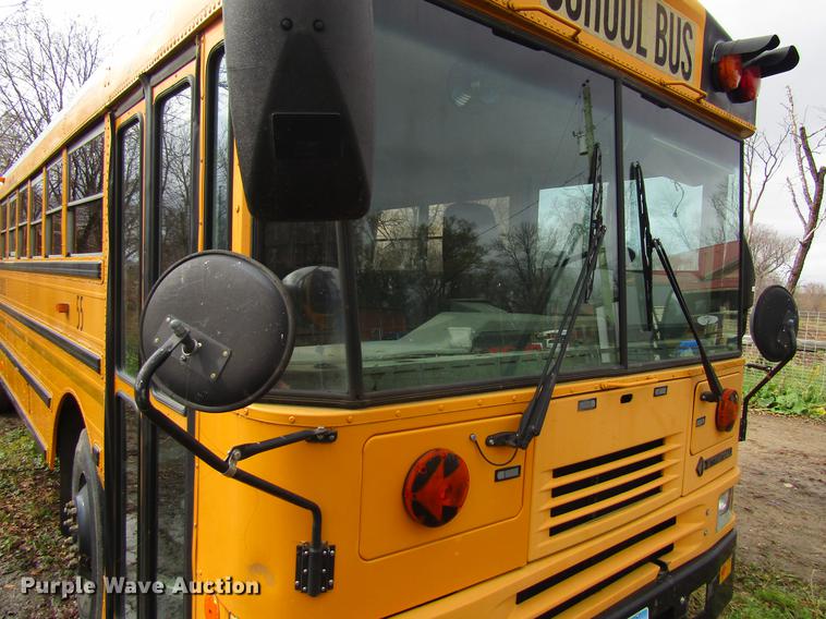 image for item DF3892 2000 International 3000 AmTran school bus