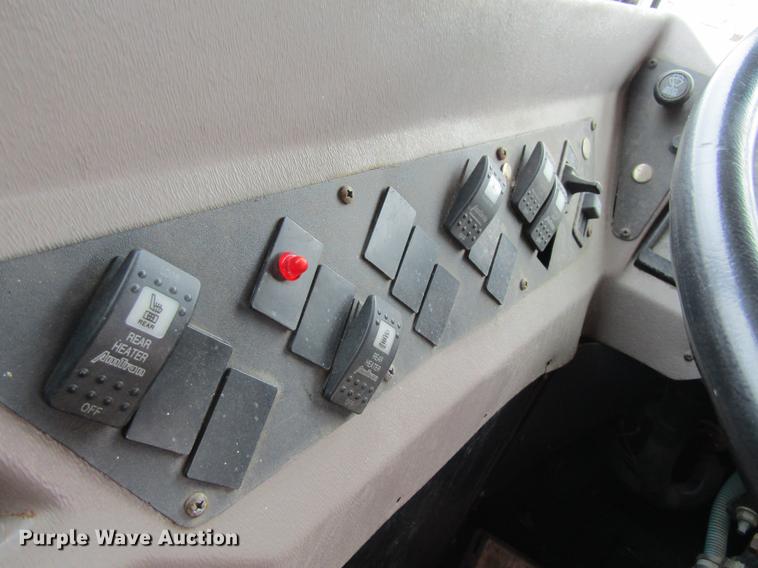 image for item DF3892 2000 International 3000 AmTran school bus