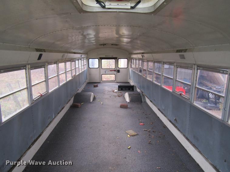 image for item DF3892 2000 International 3000 AmTran school bus