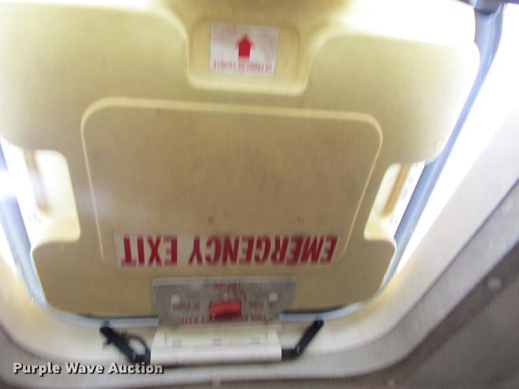 image for item DF3892 2000 International 3000 AmTran school bus