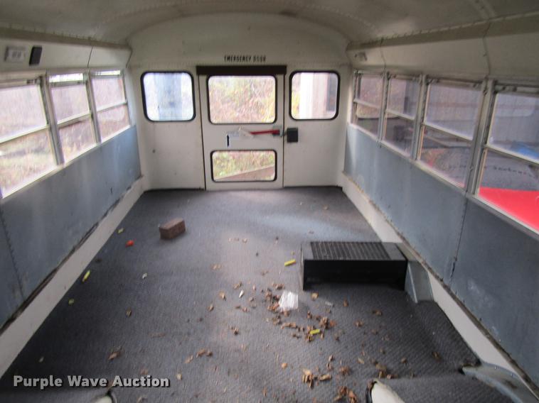 image for item DF3892 2000 International 3000 AmTran school bus