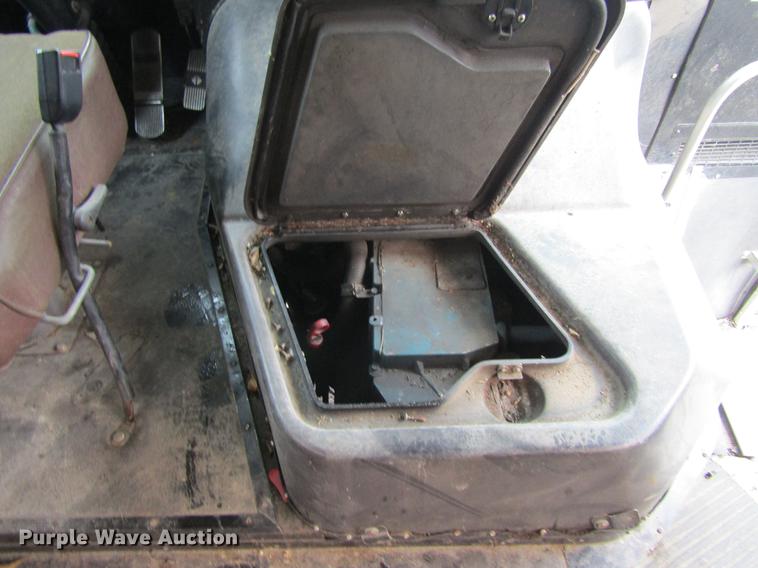 image for item DF3892 2000 International 3000 AmTran school bus