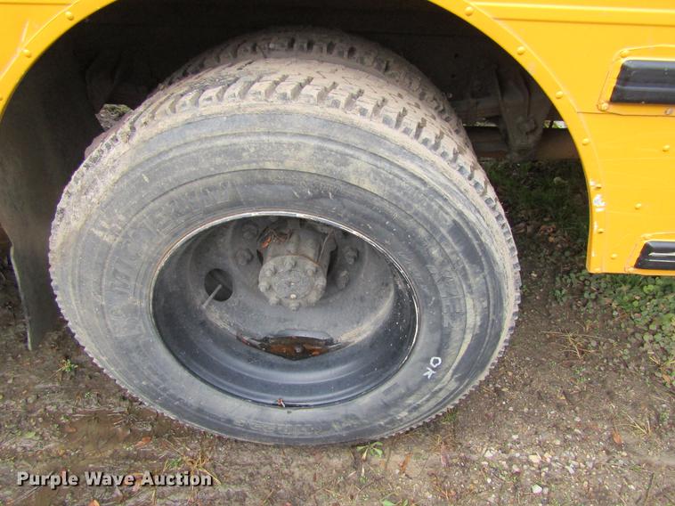 image for item DF3892 2000 International 3000 AmTran school bus