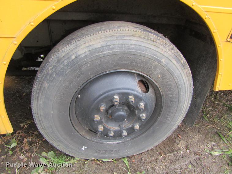 image for item DF3892 2000 International 3000 AmTran school bus