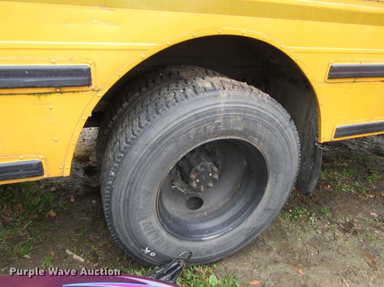 image for item DF3892 2000 International 3000 AmTran school bus