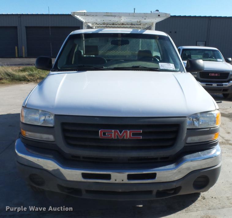 image for item DG2779 2003 GMC Sierra 2500HD utility bed pickup truck