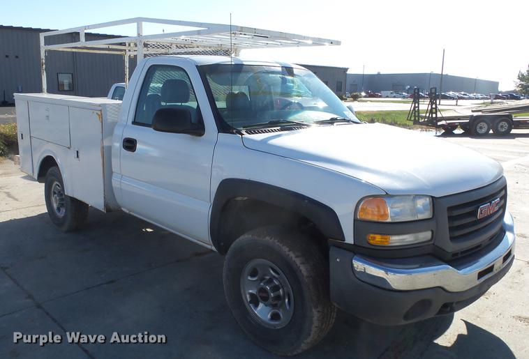image for item DG2779 2003 GMC Sierra 2500HD utility bed pickup truck