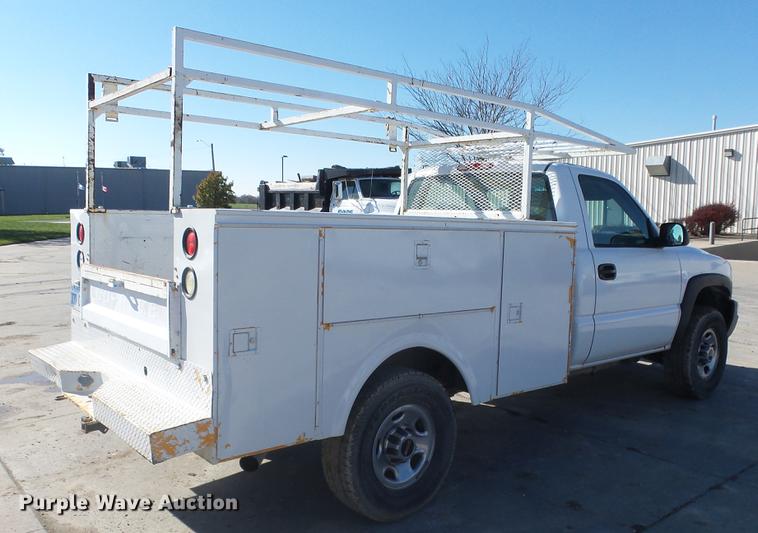 image for item DG2779 2003 GMC Sierra 2500HD utility bed pickup truck