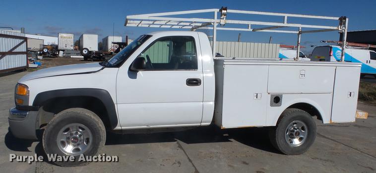 image for item DG2779 2003 GMC Sierra 2500HD utility bed pickup truck