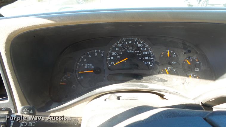 image for item DG2779 2003 GMC Sierra 2500HD utility bed pickup truck