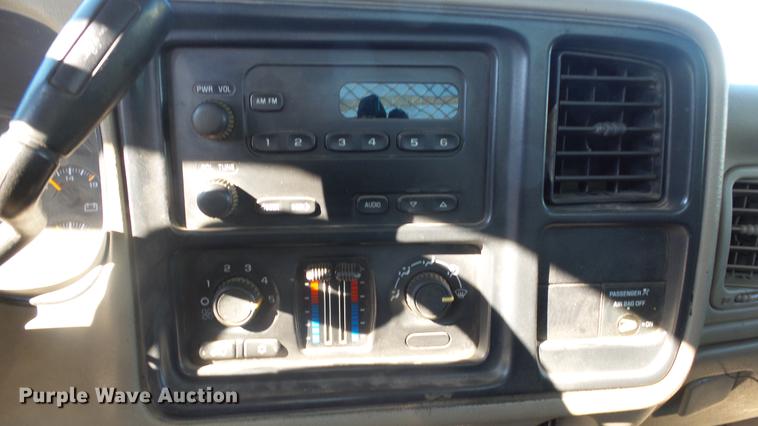 image for item DG2779 2003 GMC Sierra 2500HD utility bed pickup truck