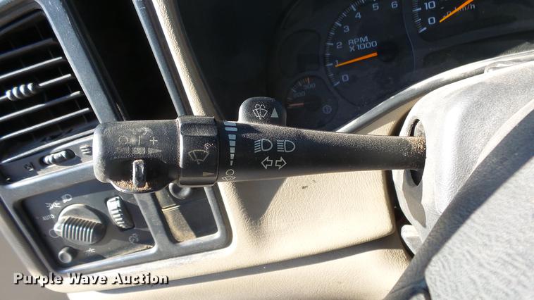 image for item DG2779 2003 GMC Sierra 2500HD utility bed pickup truck