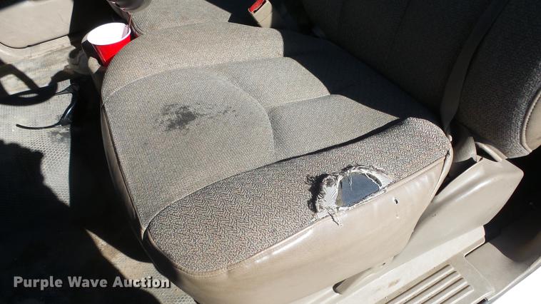 image for item DG2779 2003 GMC Sierra 2500HD utility bed pickup truck