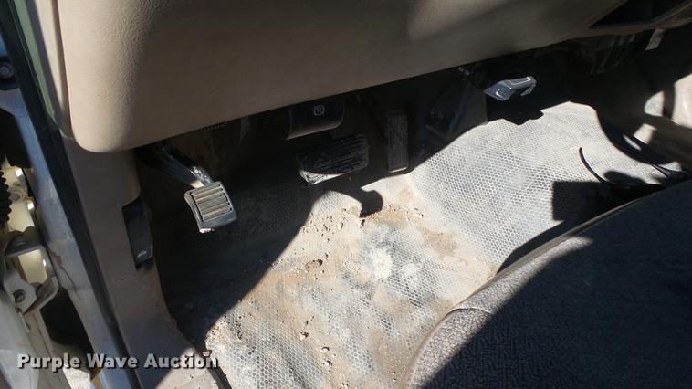 image for item DG2779 2003 GMC Sierra 2500HD utility bed pickup truck