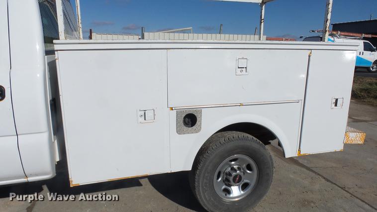 image for item DG2779 2003 GMC Sierra 2500HD utility bed pickup truck