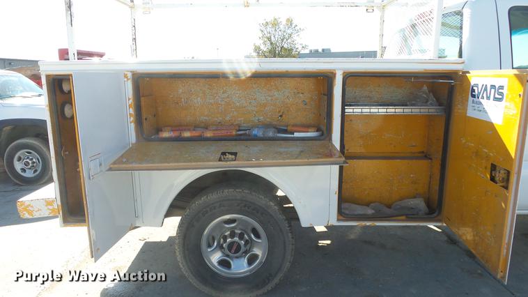 image for item DG2779 2003 GMC Sierra 2500HD utility bed pickup truck
