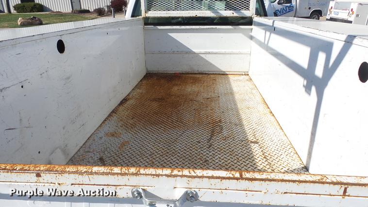 image for item DG2779 2003 GMC Sierra 2500HD utility bed pickup truck