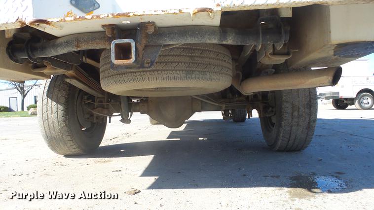 image for item DG2779 2003 GMC Sierra 2500HD utility bed pickup truck