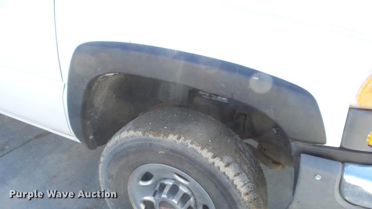 image for item DG2779 2003 GMC Sierra 2500HD utility bed pickup truck