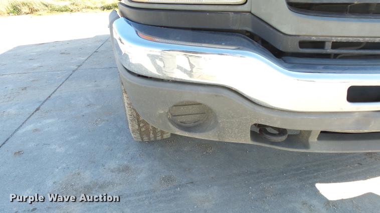 image for item DG2779 2003 GMC Sierra 2500HD utility bed pickup truck