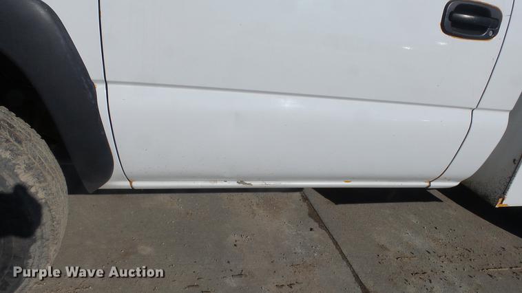 image for item DG2779 2003 GMC Sierra 2500HD utility bed pickup truck