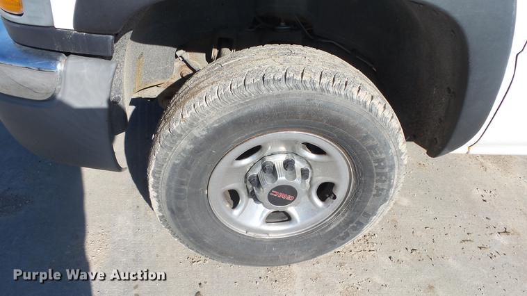 image for item DG2779 2003 GMC Sierra 2500HD utility bed pickup truck