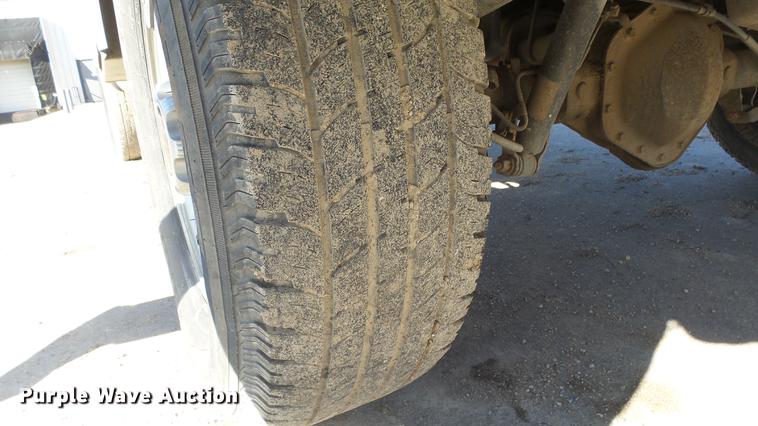 image for item DG2779 2003 GMC Sierra 2500HD utility bed pickup truck