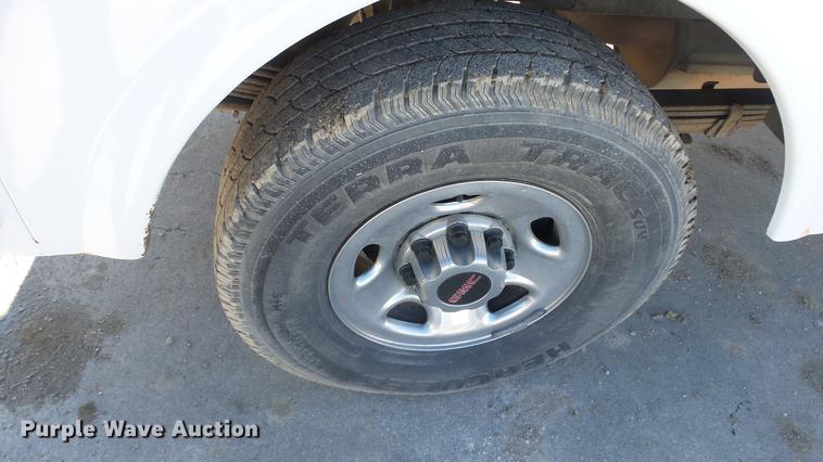 image for item DG2779 2003 GMC Sierra 2500HD utility bed pickup truck