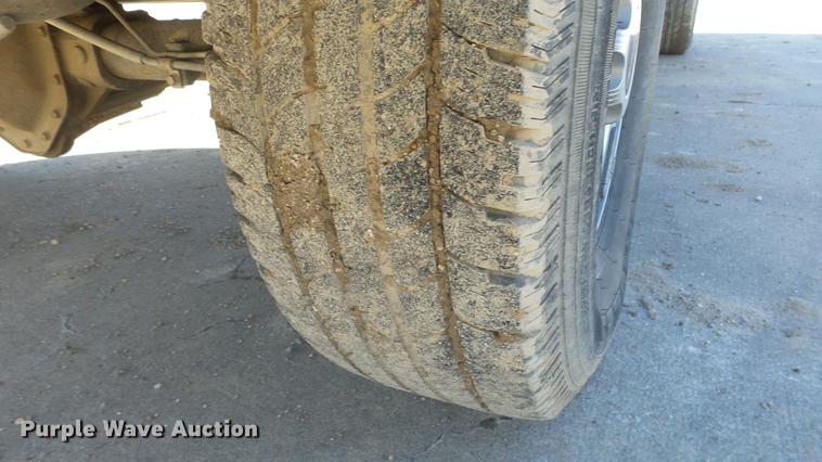 image for item DG2779 2003 GMC Sierra 2500HD utility bed pickup truck