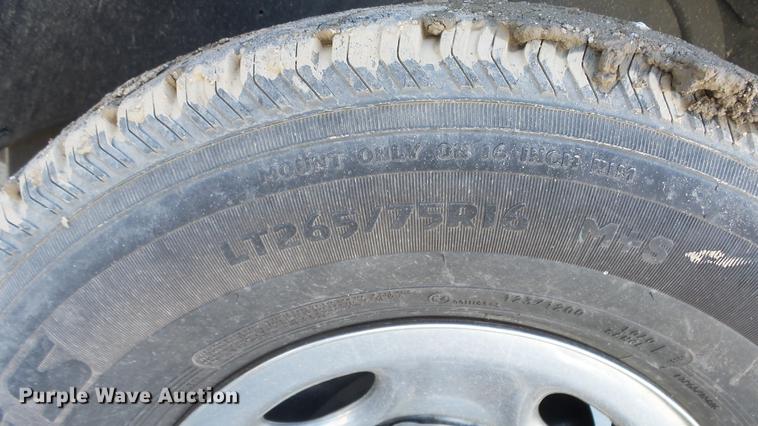 image for item DG2779 2003 GMC Sierra 2500HD utility bed pickup truck