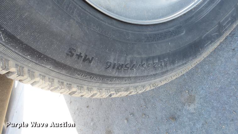 image for item DG2779 2003 GMC Sierra 2500HD utility bed pickup truck