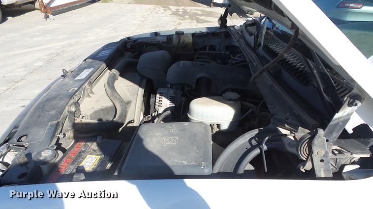 image for item DG2779 2003 GMC Sierra 2500HD utility bed pickup truck