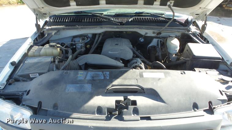 image for item DG2779 2003 GMC Sierra 2500HD utility bed pickup truck