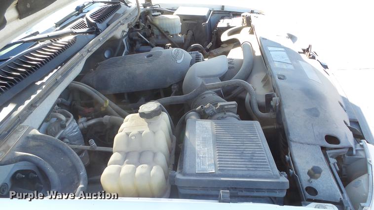 image for item DG2779 2003 GMC Sierra 2500HD utility bed pickup truck