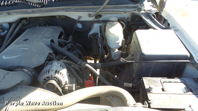 image for item DG2779 2003 GMC Sierra 2500HD utility bed pickup truck