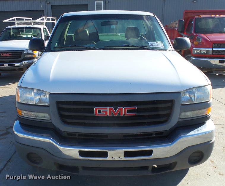 image for item DG2780 2004 GMC Sierra 2500HD pickup truck
