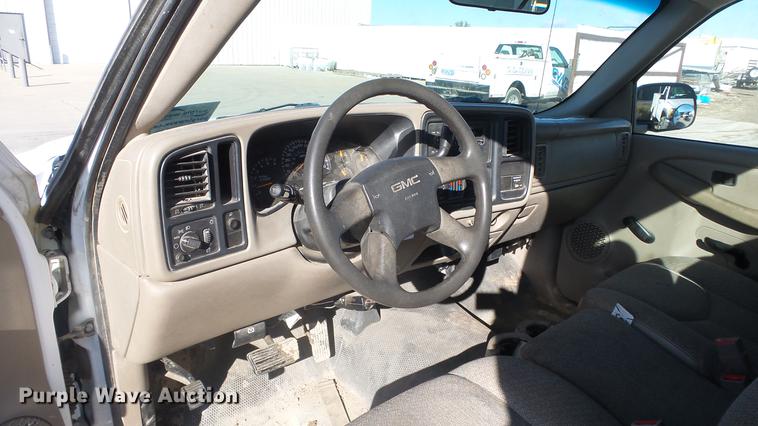 image for item DG2780 2004 GMC Sierra 2500HD pickup truck