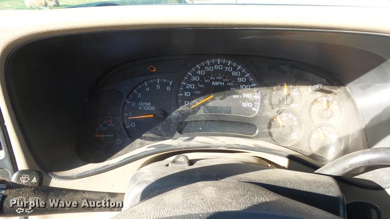 image for item DG2780 2004 GMC Sierra 2500HD pickup truck