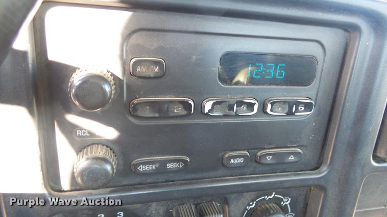 image for item DG2780 2004 GMC Sierra 2500HD pickup truck