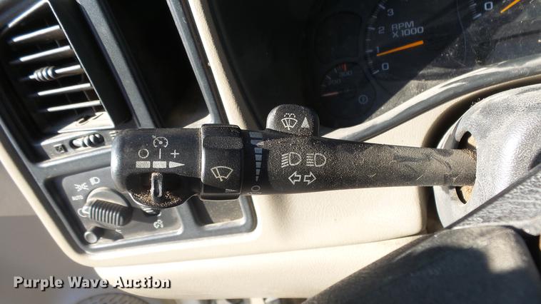 image for item DG2780 2004 GMC Sierra 2500HD pickup truck