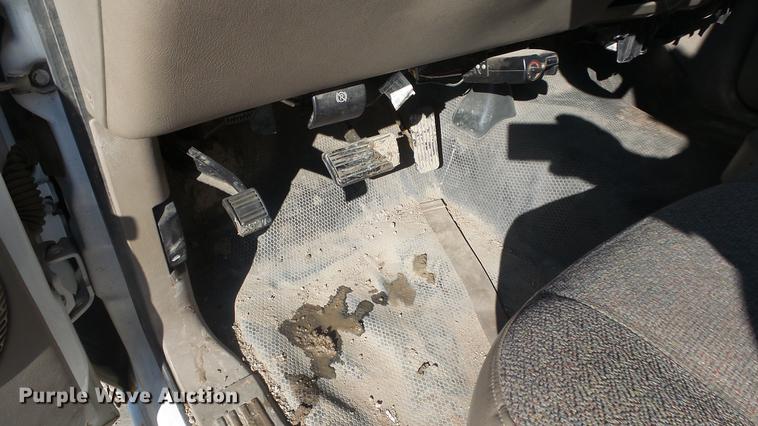 image for item DG2780 2004 GMC Sierra 2500HD pickup truck