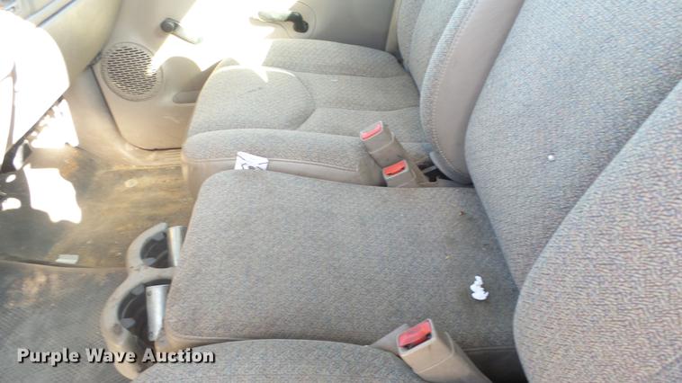 image for item DG2780 2004 GMC Sierra 2500HD pickup truck