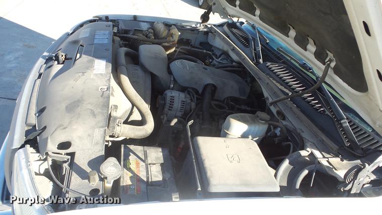 image for item DG2780 2004 GMC Sierra 2500HD pickup truck