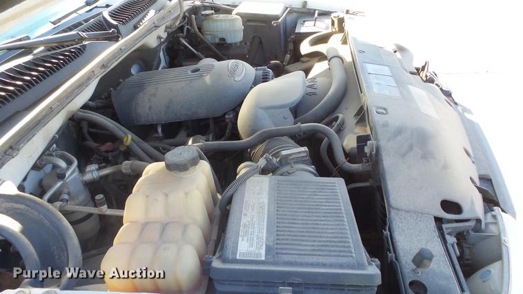 image for item DG2780 2004 GMC Sierra 2500HD pickup truck