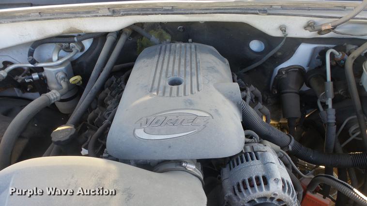 image for item DG2780 2004 GMC Sierra 2500HD pickup truck