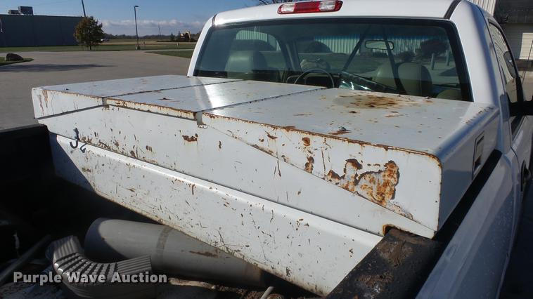 image for item DG2780 2004 GMC Sierra 2500HD pickup truck