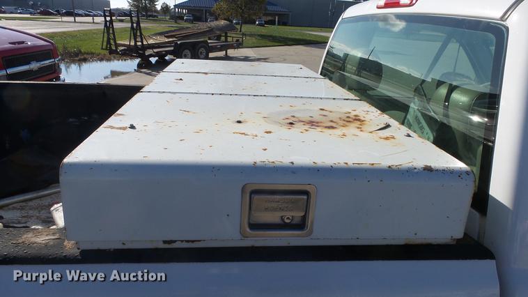 image for item DG2780 2004 GMC Sierra 2500HD pickup truck